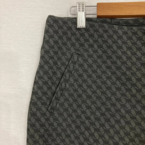 Chico's Black Gray Geometric Print Stretch Slim Leg Pull-on Ankle Pants size 12 - Picture 3 of 10